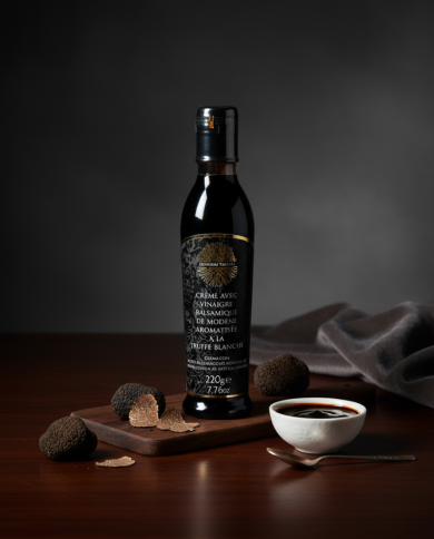 Modena balsamic vinegar cream flavored with truffle