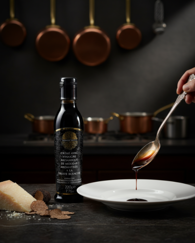 Modena balsamic vinegar cream flavored with truffle