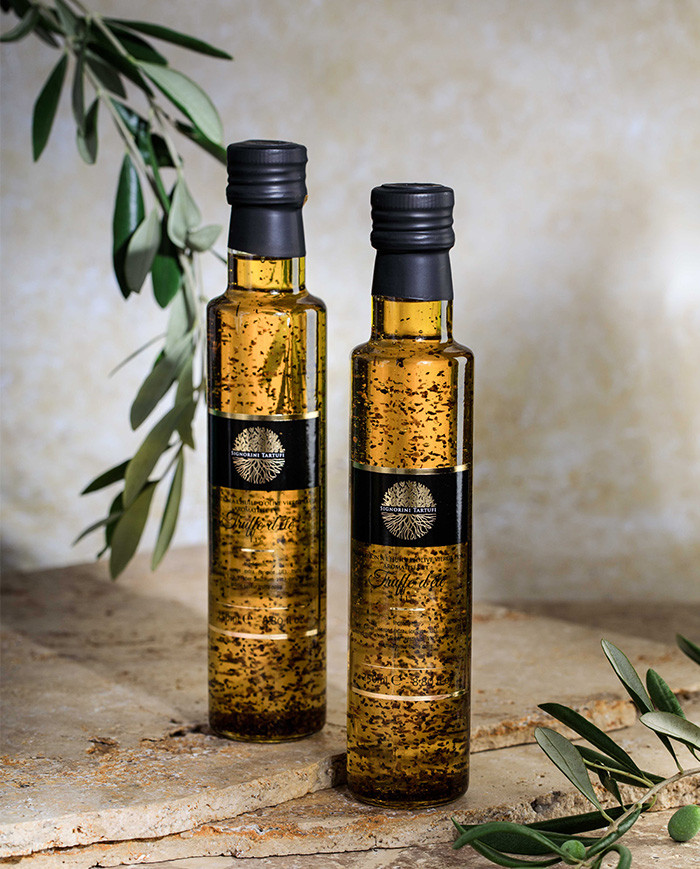 Kulinarische Zubereitung auf Basis von nativem Olivenöl extra, aromatisiert mit Sommertrüffel