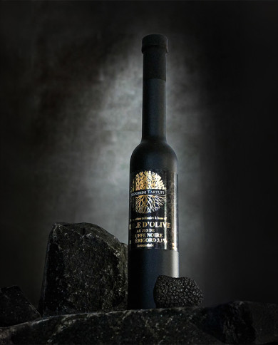 Preparación culinaria a base de aceite de oliva con zumo de trufa negra del Périgord 3,1% aromatizada
