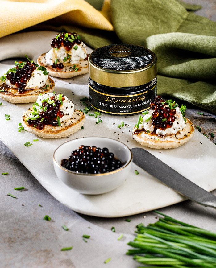 Balsamico-Essigperlen mit weißem Trüffel aromatisiert