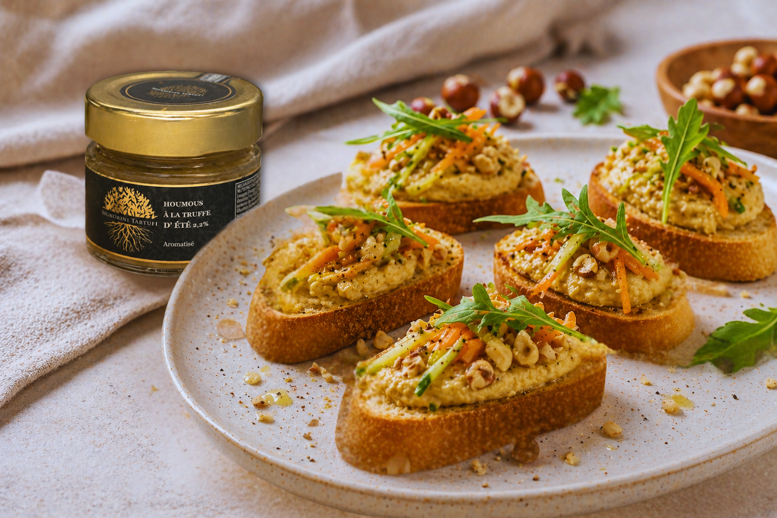 Bouchées croustillantes au houmous à la truffe d’été, légumes croquants et noisettes